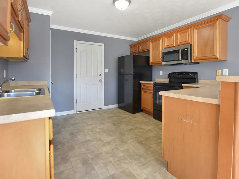 423 Athena Dr — Photo 7