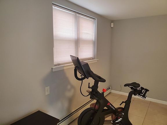 4th image of 2225 Fenton Ave Floor 1