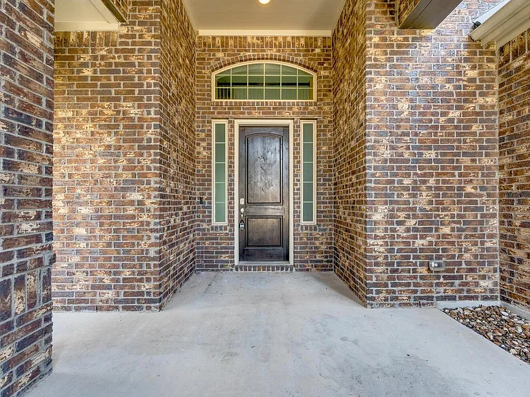 845 Richardson Ln — Photo 3