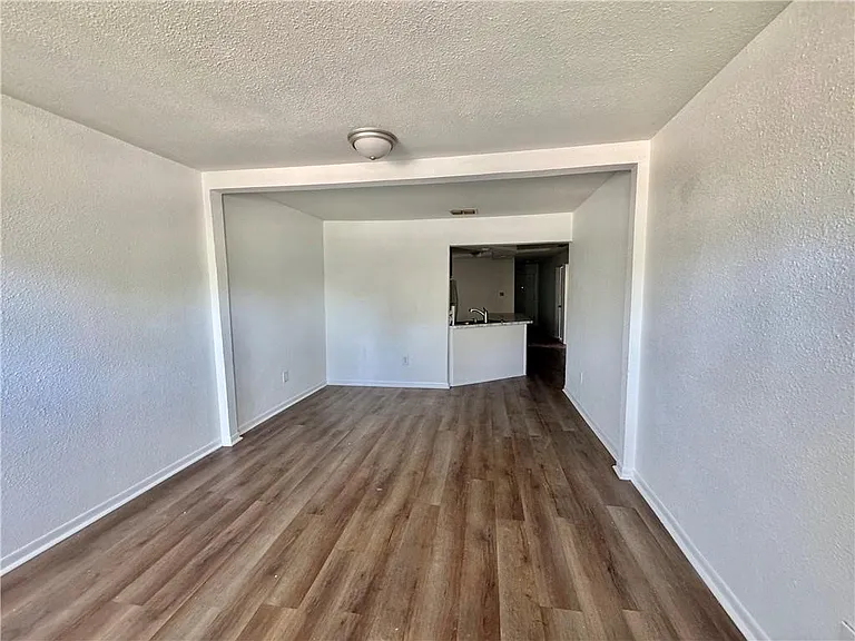 710 E C Ave — Photo 3