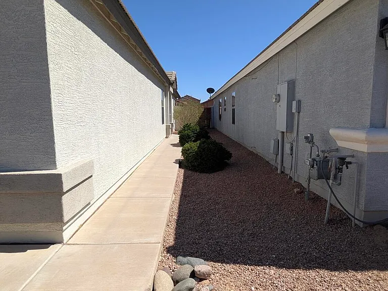 1377 E Pryor Rd — Photo 3