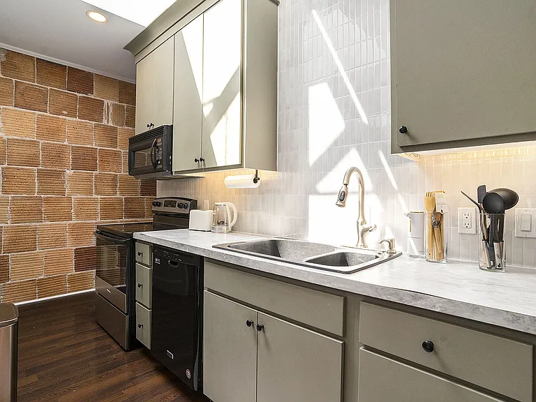 110 Washington Ave #110 — Photo 13