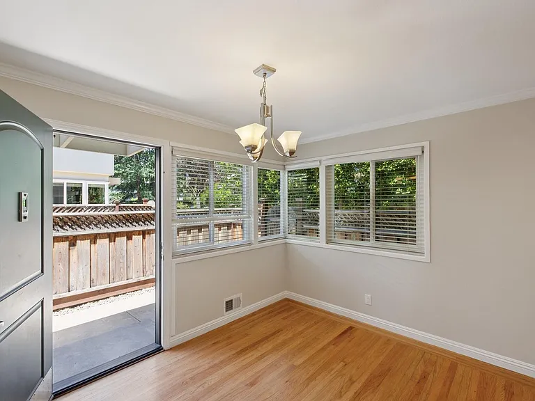 Luxury Apartment Available in gated Community downtown Palo Alto! — Photo 24