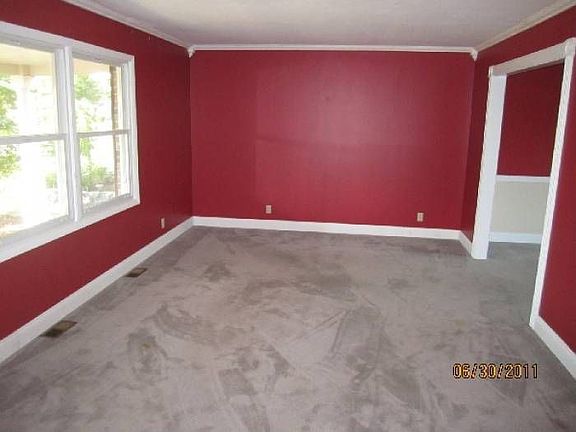 2nd image of 2927 Canterbury Dr