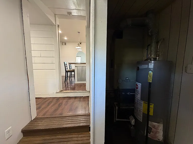 112 W 4th St — Photo 14