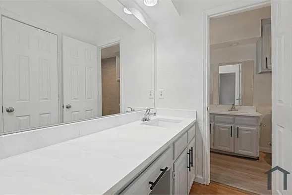 223 Meadowbrook Ln — Photo 11