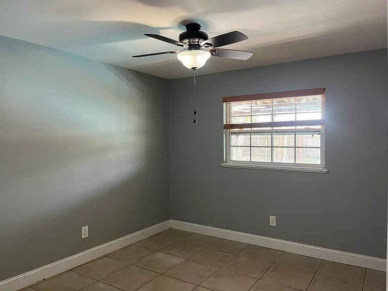 375 Carrousel Ct — Photo 17