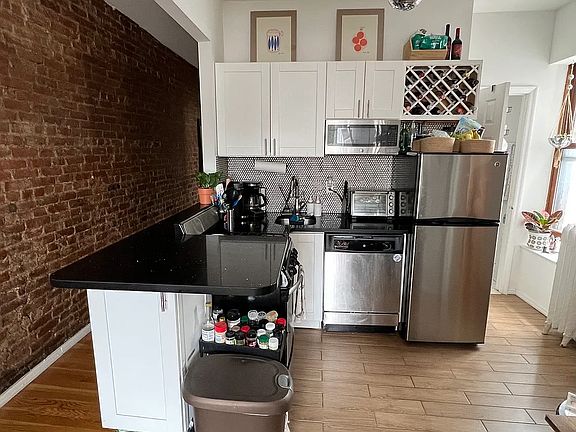 2nd image of 135 W 10th St APT 21