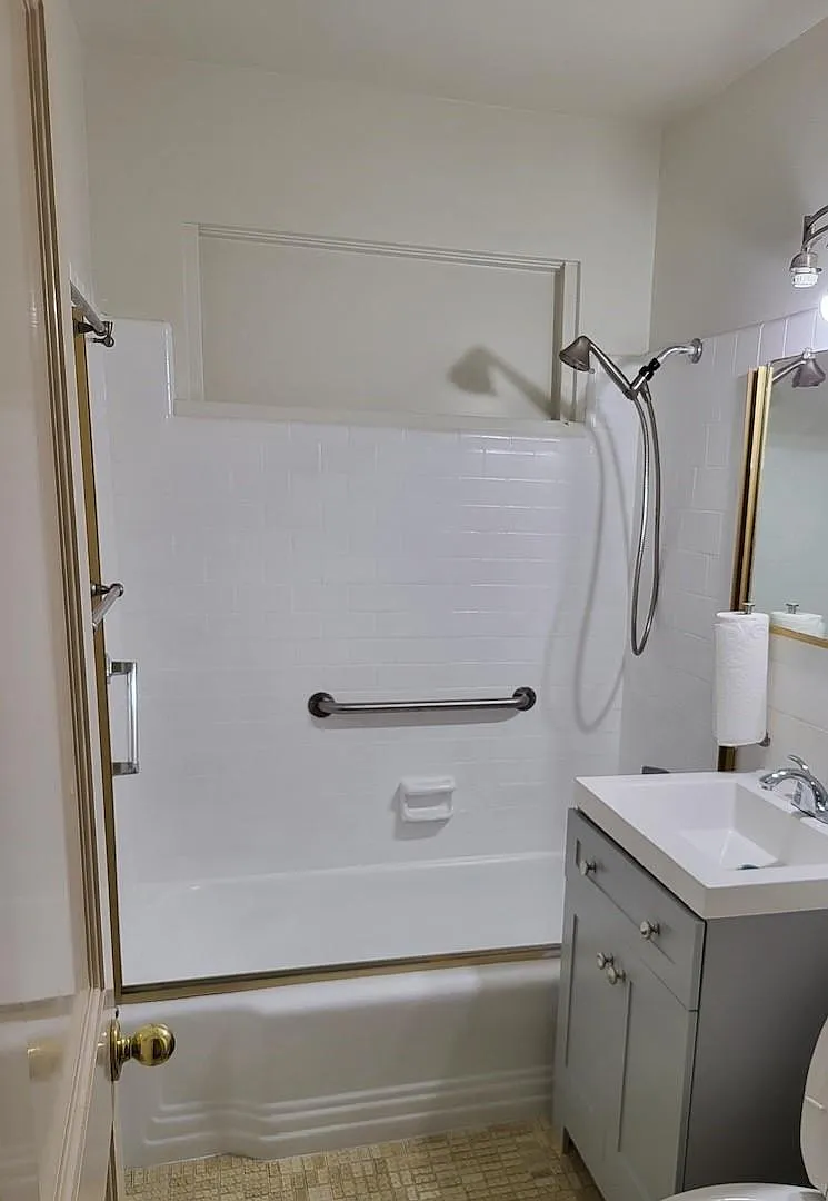 2 bed, 1200 sqft, $2,995 — Photo 2