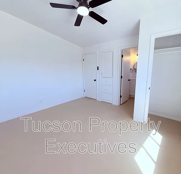 814 N Alvernon Way #A — Photo 7