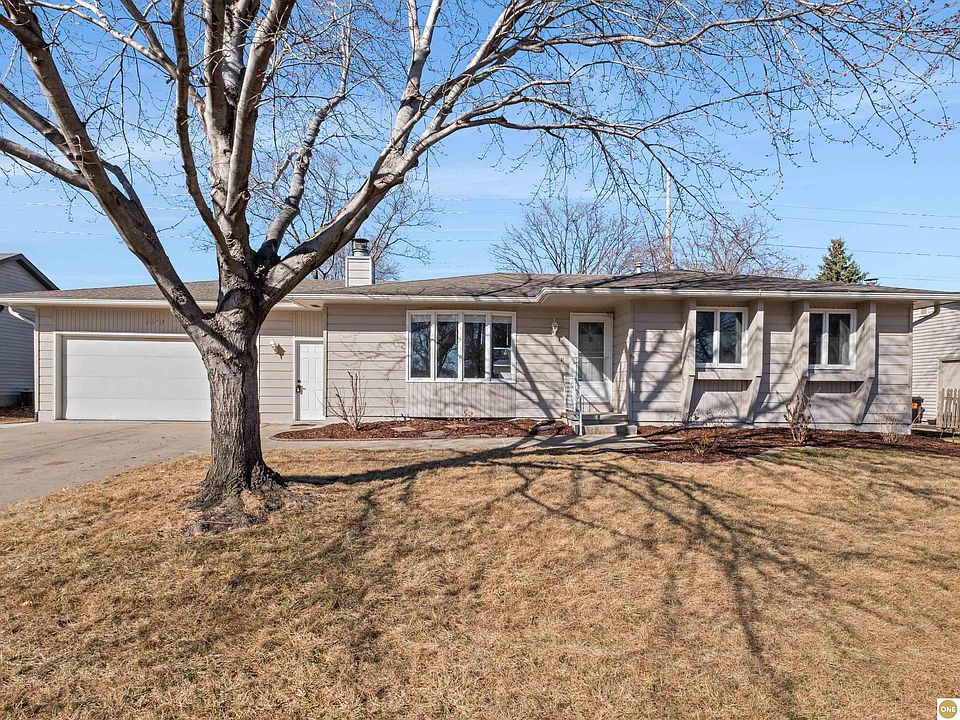 1st image of 1310 Jones Dr