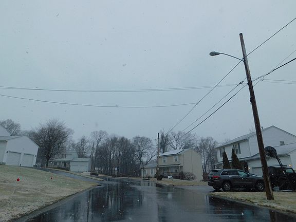 5th image of 51 Oak Hill Dr