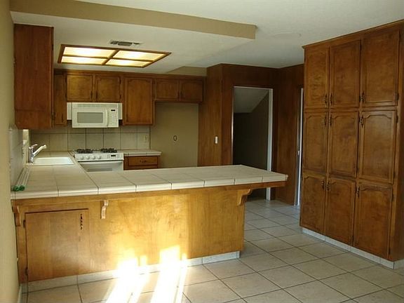 4th image of 1438 Claremont Dr