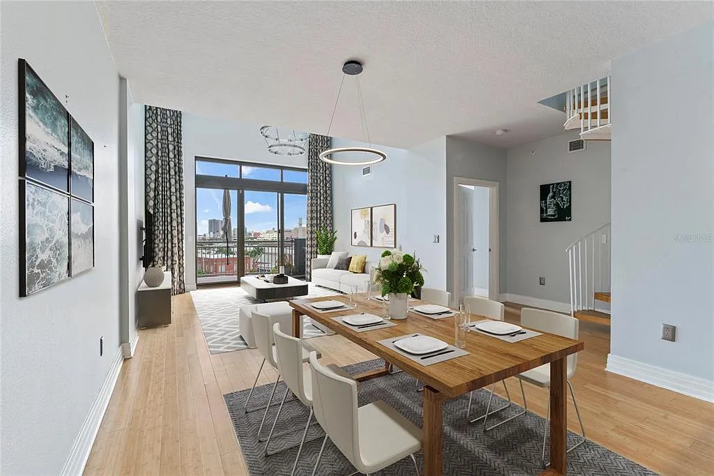 4 bed, 3.0 bath, 2501 sqft, $4,800 — Photo 3