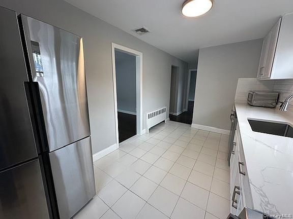 3rd image of 7 Linwood Rd N #2