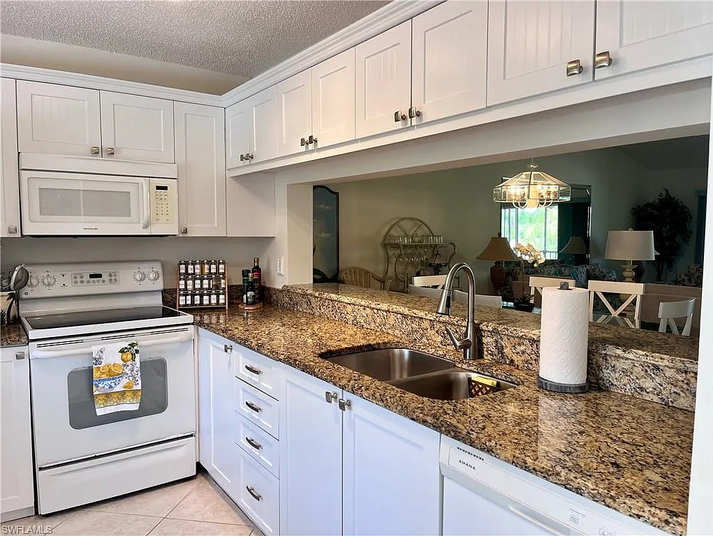 2 bed, 2.0 bath, 1320 sqft, $5,100 — Photo 3