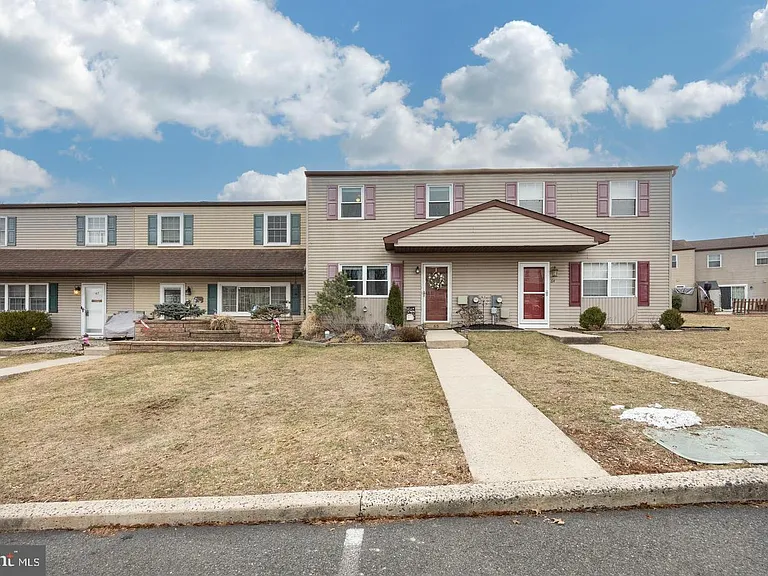 65 Pennypacker Dr — Photo 2