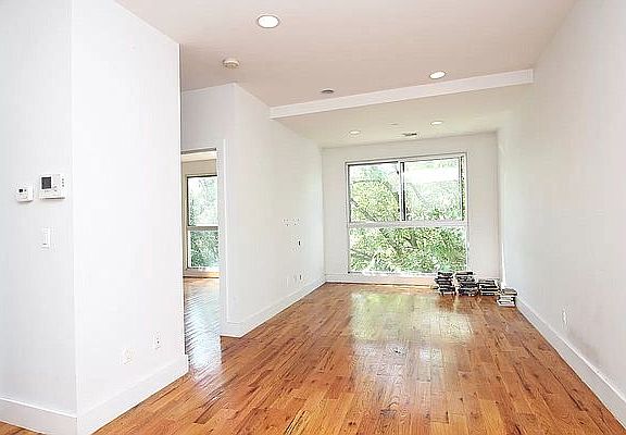 2nd image of 480 Kosciuszko St APT 2R