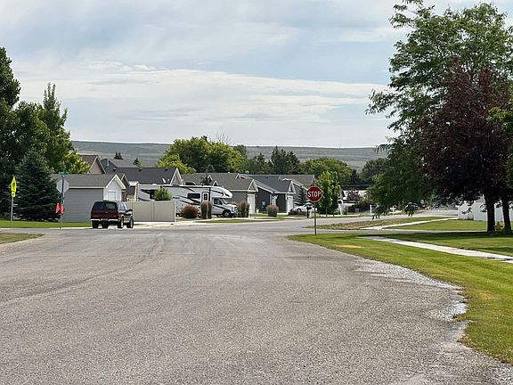 4th image of 2955 Lilac Cir