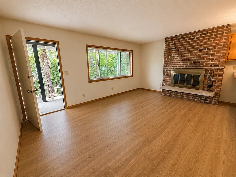 Tabor West Apartments — Photo 14