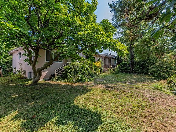 2nd image of 3026 Garden Dr