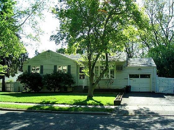2nd image of 33 Mitchell Rd