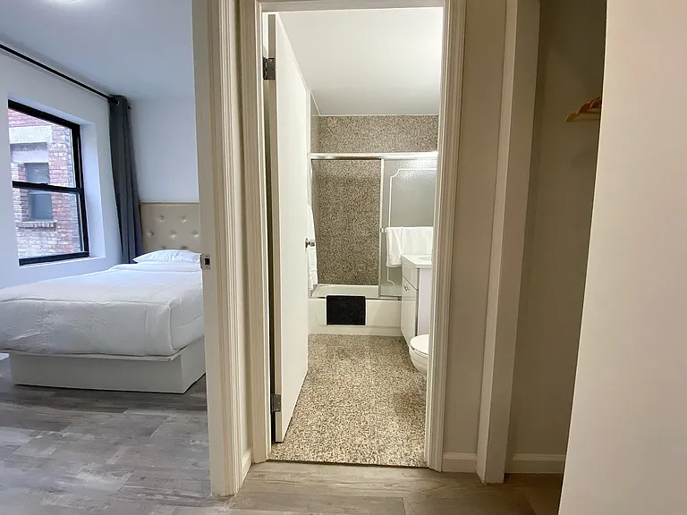 407 W 51st St #5F — Photo 7