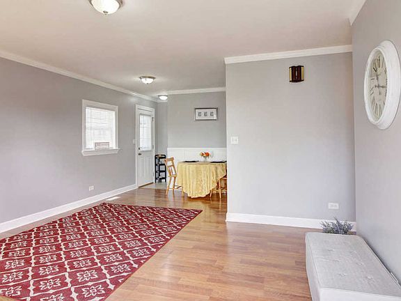 5th image of 23 E Hawthorne Dr