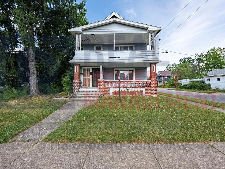 3872 E 112th
