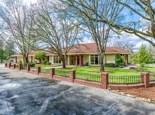 520 Serenity Ln, Grants Pass, OR