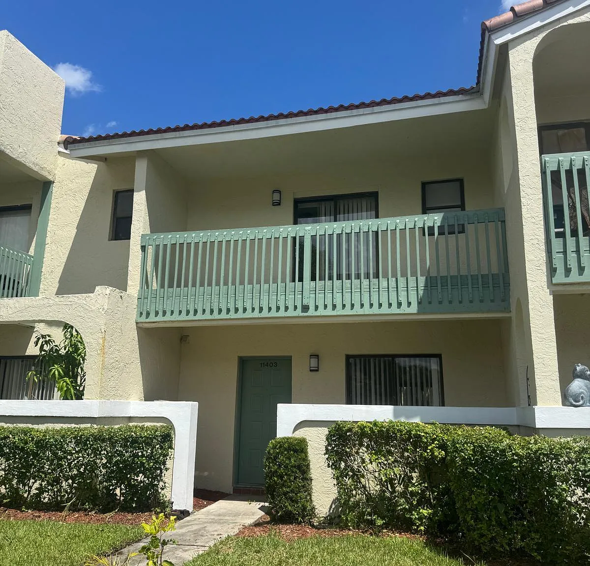 2 bed, 2.5 bath, 1300 sqft, $2,100 — Photo 1