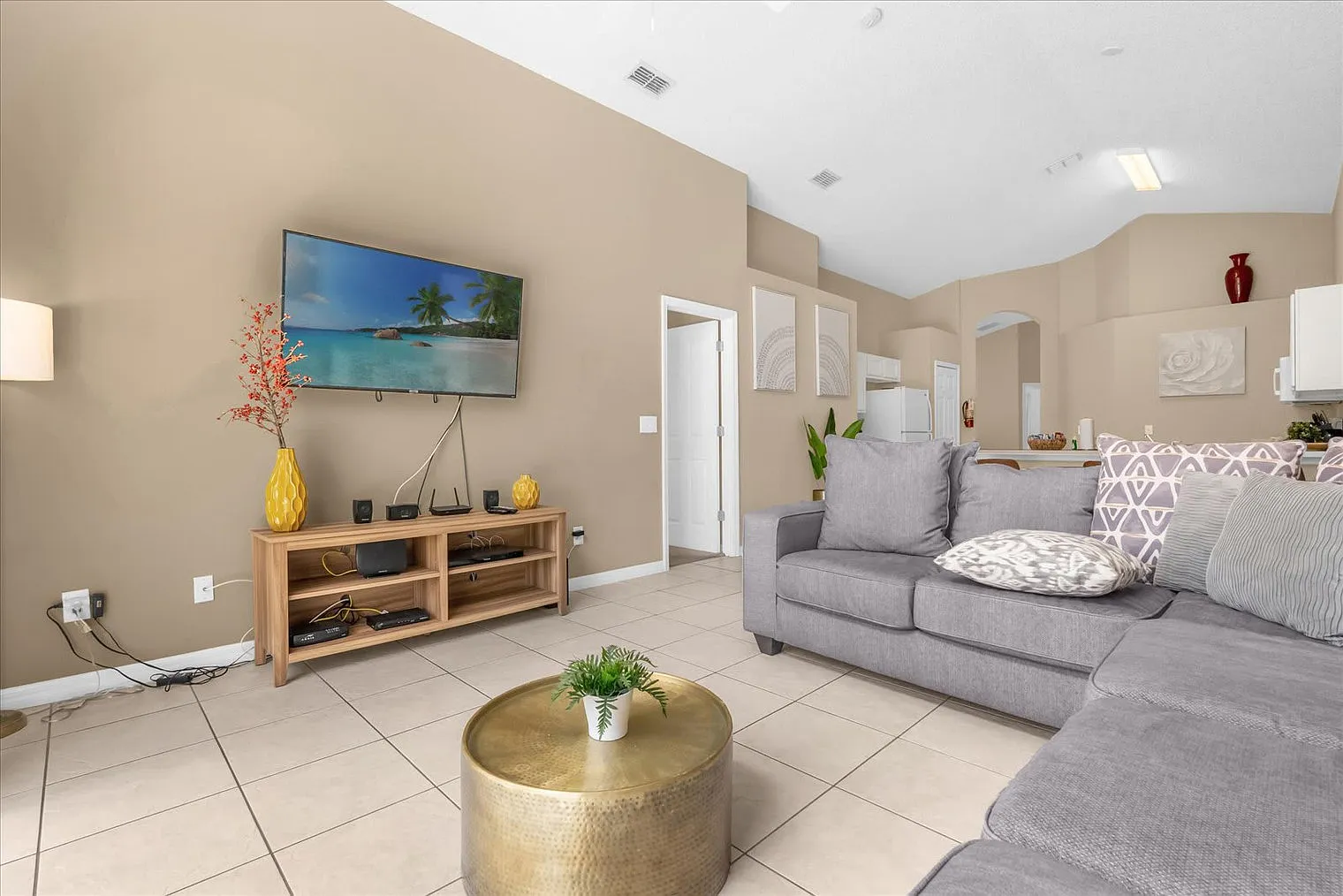 5 bed, 3.0 bath, 1937 sqft, $2,764 — Photo 4
