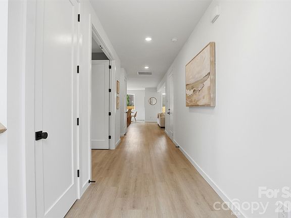 5th image of 2822 Dogwood Ave