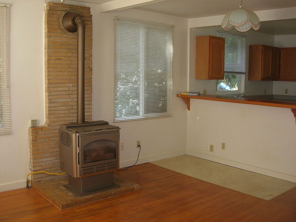 Shared Property with a Granny Cottage behind rented separately 11256