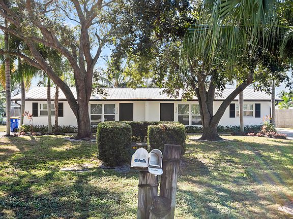 2nd image of 2456 SW Hideaway Lane