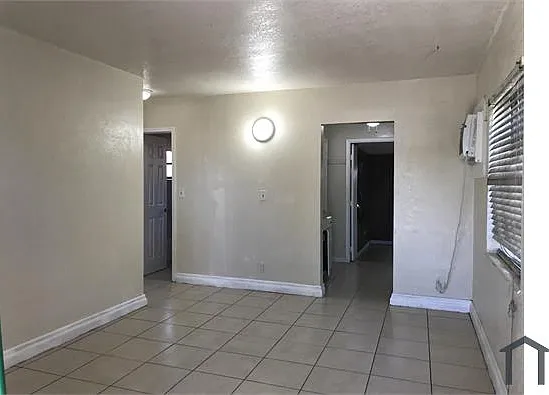 1736 Lauderdale Manor Dr — Photo 8