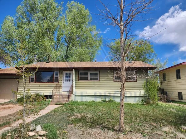 907 W Hill Rd, Laramie, WY 82072