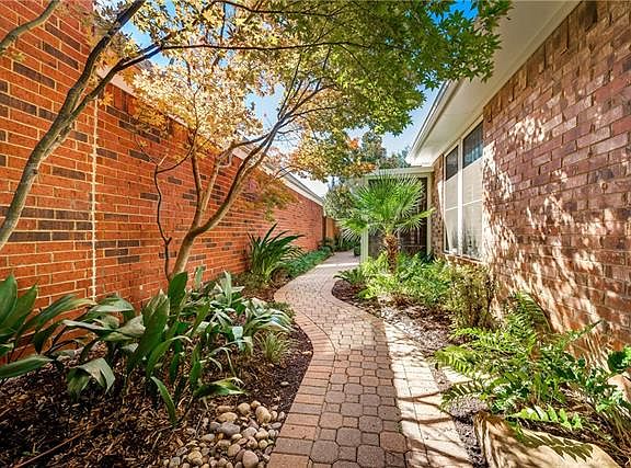 3rd image of 6801 Saddletree Trl