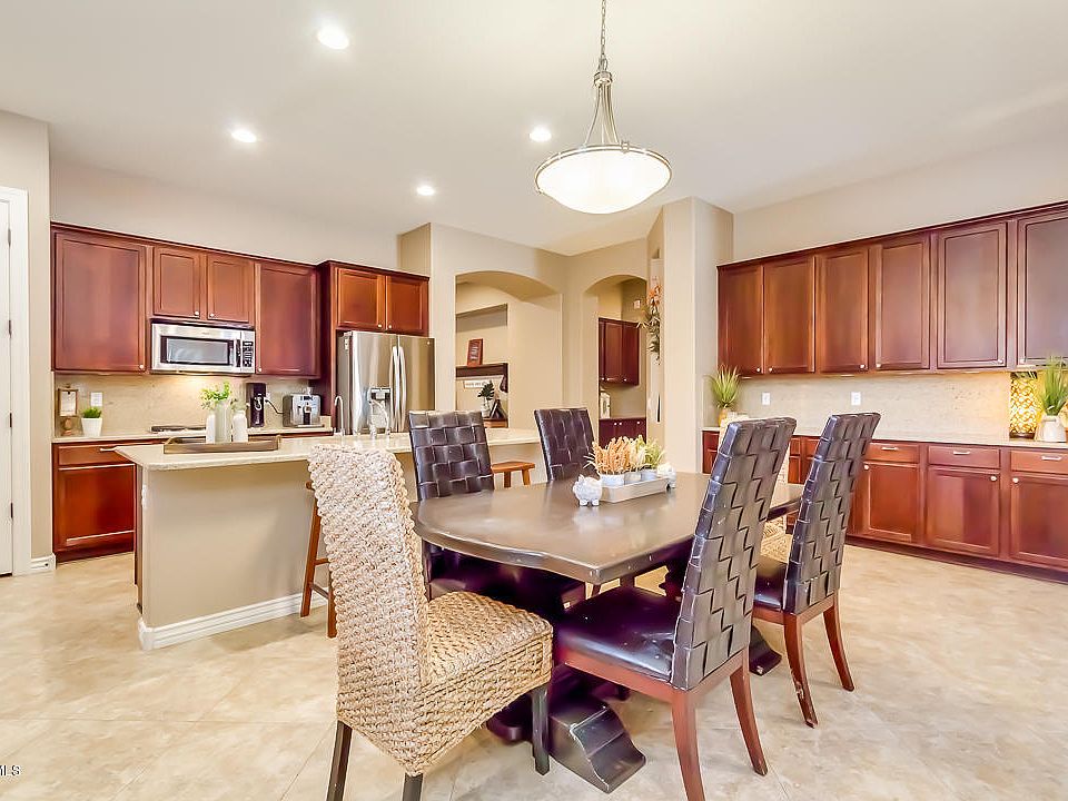 2nd image of 2533 E Redwood Pl