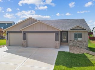 4505 Pahlmeyer Dr, Rapid City, SD 57703