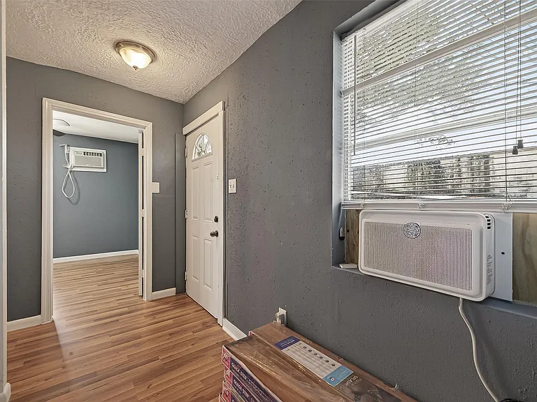 216 Burr St — Photo 6