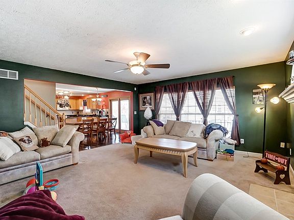 5th image of 530 Honey Locust Ct