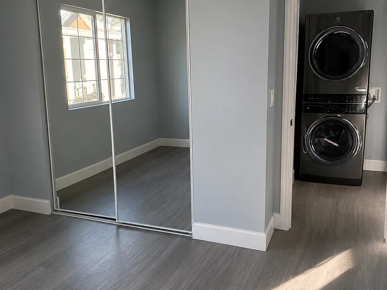 739 N Pine St #B — Photo 8