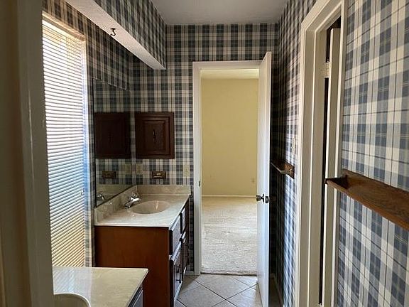 5th image of 1742 Oakbury Dr