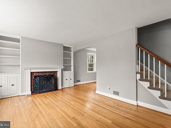 3rd image of 2011 Rockwell Ave