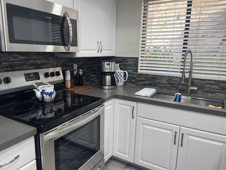 Comes with coffee pot, toaster, blender, and misc. kitchen items.