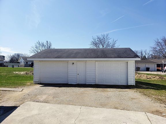 3rd image of 2711 W Cypress Dr