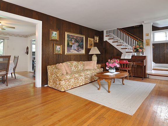 3rd image of 20 Willard Ave