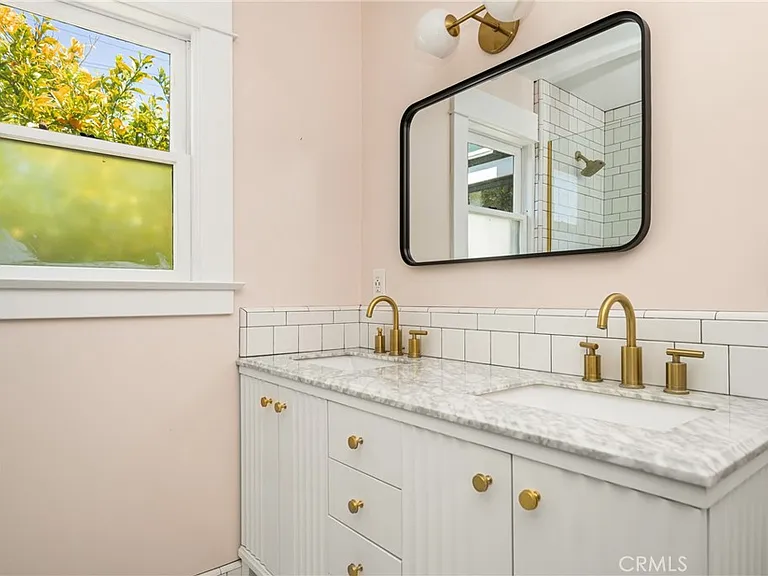 390 N Cambridge St — Photo 25