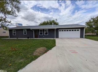 1610 W 7th Ave N, Clear Lake, IA 50428